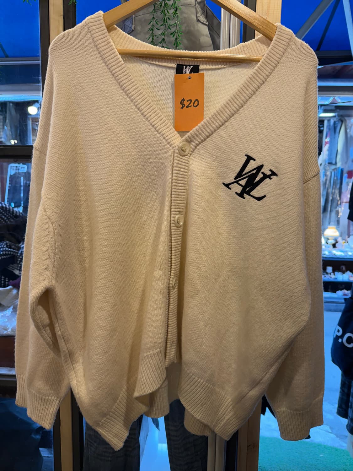 우알롱 브이넥 니트 가디건 화이트 상품이미지1