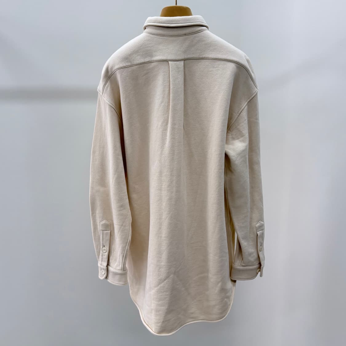 [S+급/오버핏S] 미우미우 자수 로고 오버 코튼 셔츠 상품이미지5