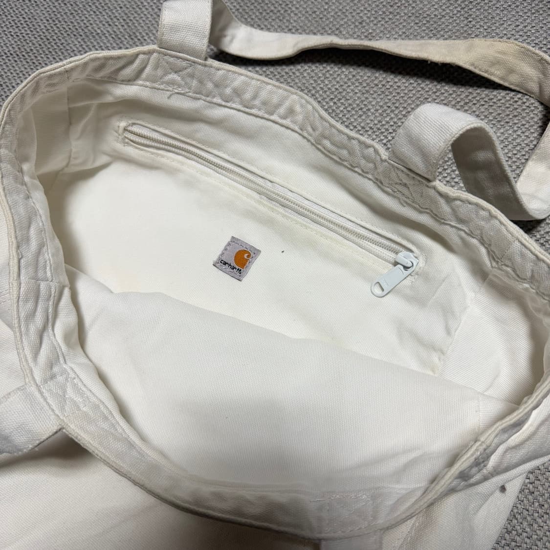칼하트 화이트 로고 토트백 상품이미지2