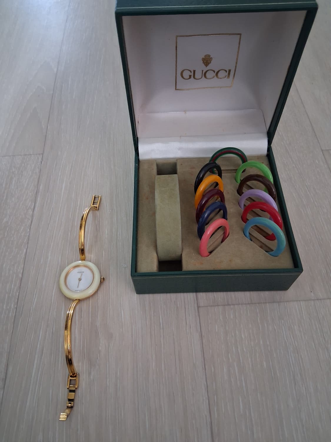 구찌 베젤링 체인지 시계🩷(오늘만 파격할인) 상품이미지1