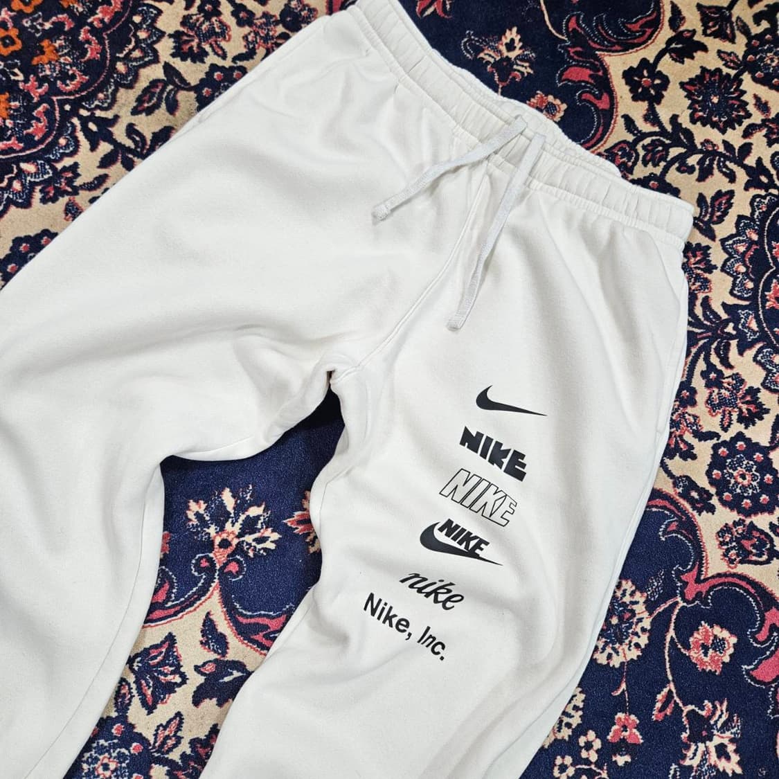 나이키 클럽 플리스 팬츠 팬텀
L size
 상품이미지2