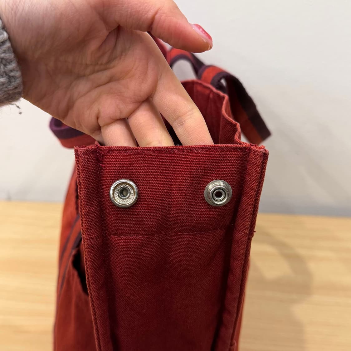 에르메스 캔버스 코튼 토트백 스트라이프 배색 버튼 클로징 디테일 와인 상품이미지7
