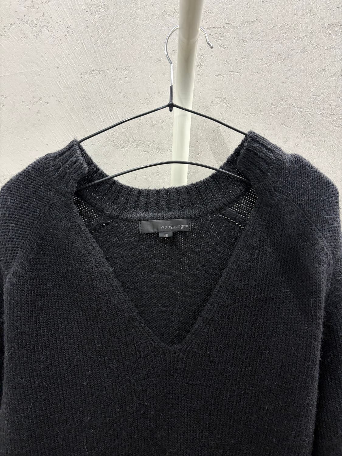 우영미 알파카 브이넥 니트 블랙 50 상품이미지3