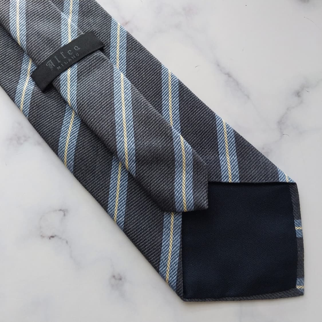 알테아 실크 그레이 스트라이프 넥타이 9.9cm A+등급 K1309
 상품이미지9