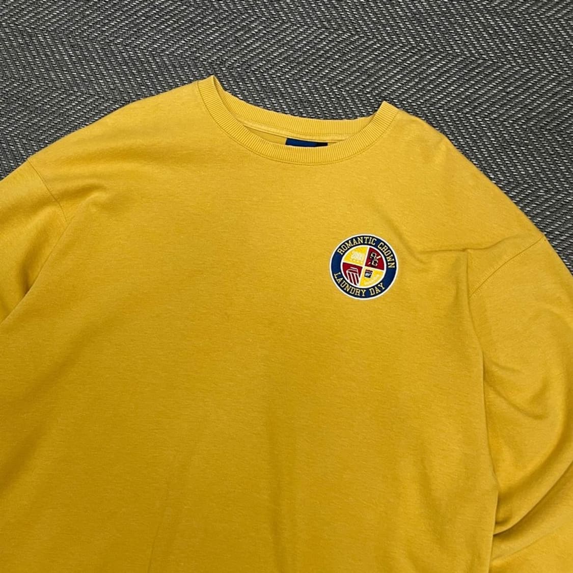 로맨틱 크라운 자수 맨투맨 v0229 상품이미지3