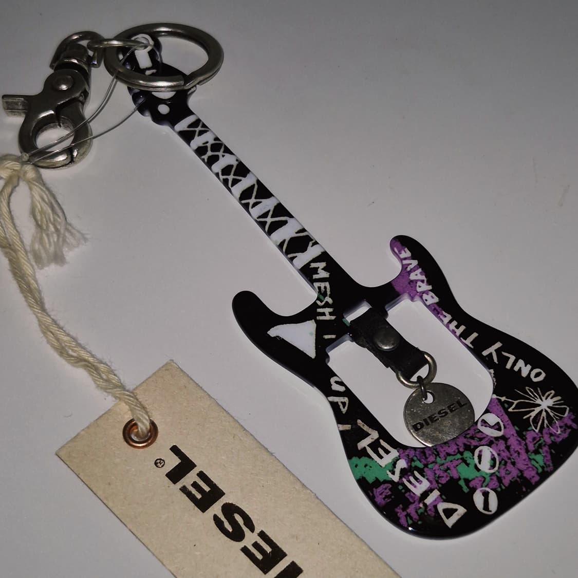 00s 디젤 레트로 그래피티 메탈 기타 빅 키링 상품이미지10