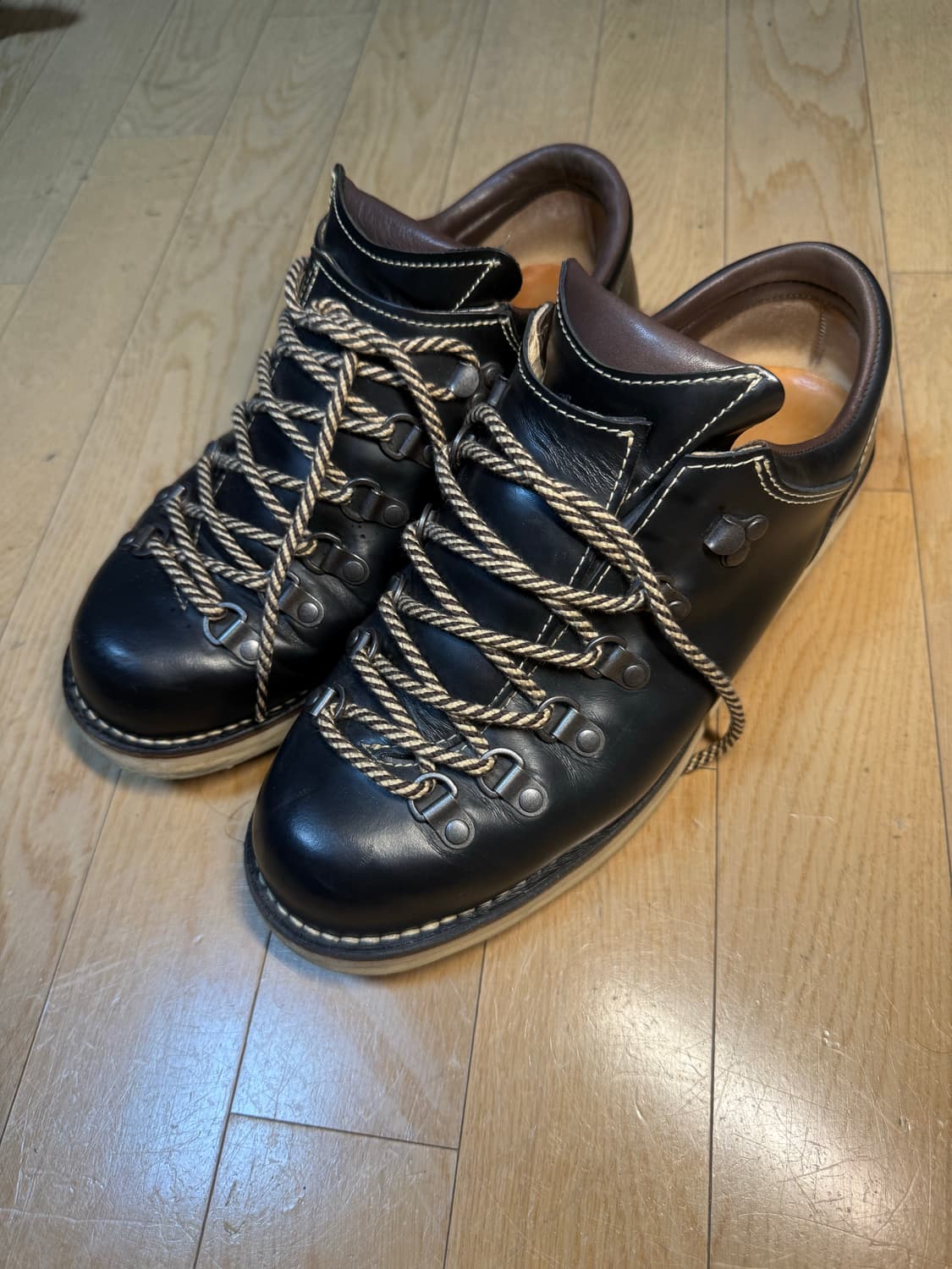 [265]대너 마운틴 라이트 로우 블랙 파라부트 클루사즈 끈 착용 상품이미지2