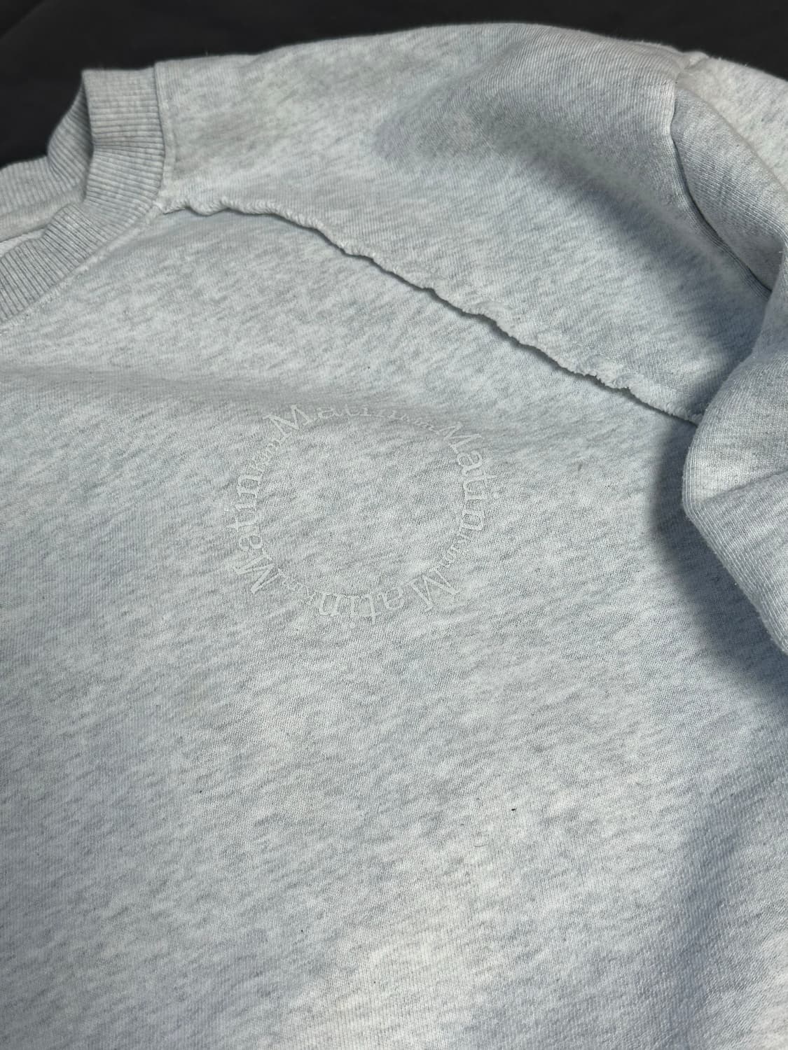 마뗑킴 에센셜 원형 로고  맨투맨 상품이미지3