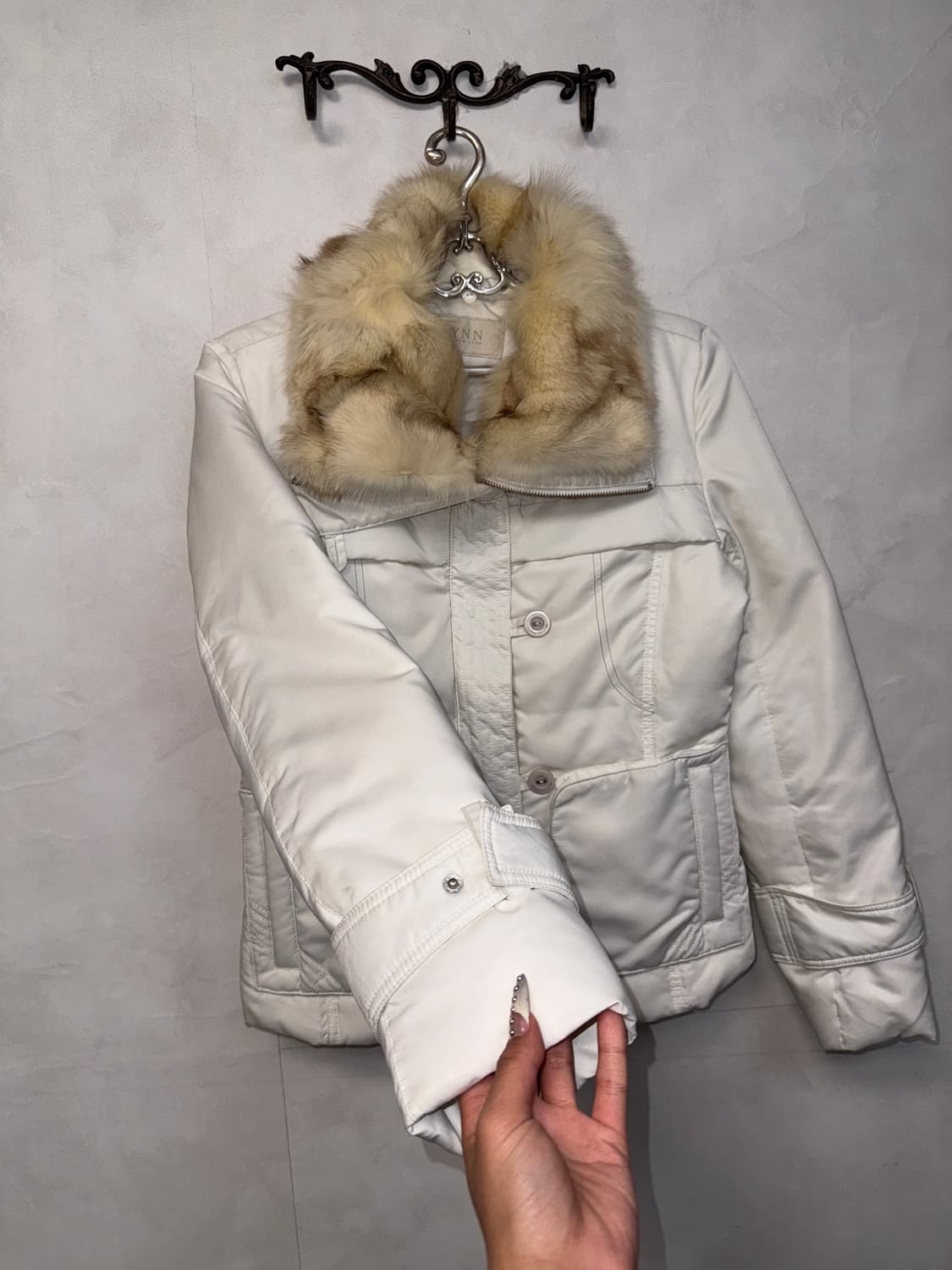 Lynn white belted buckle fox fur puffer  상품이미지2