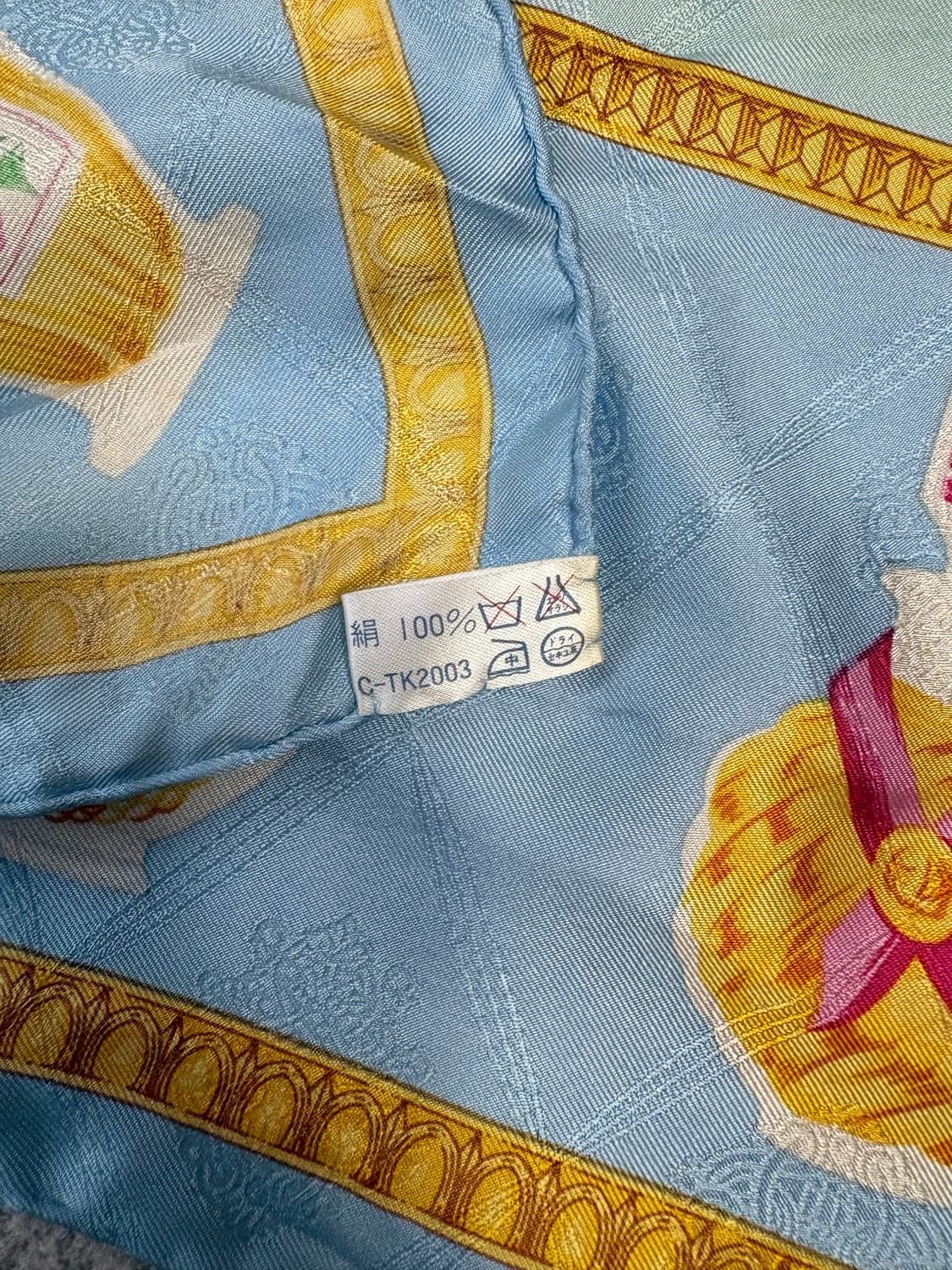 랑셀(Lancel) 향수병 일러스트 실크 스카프  상품이미지3