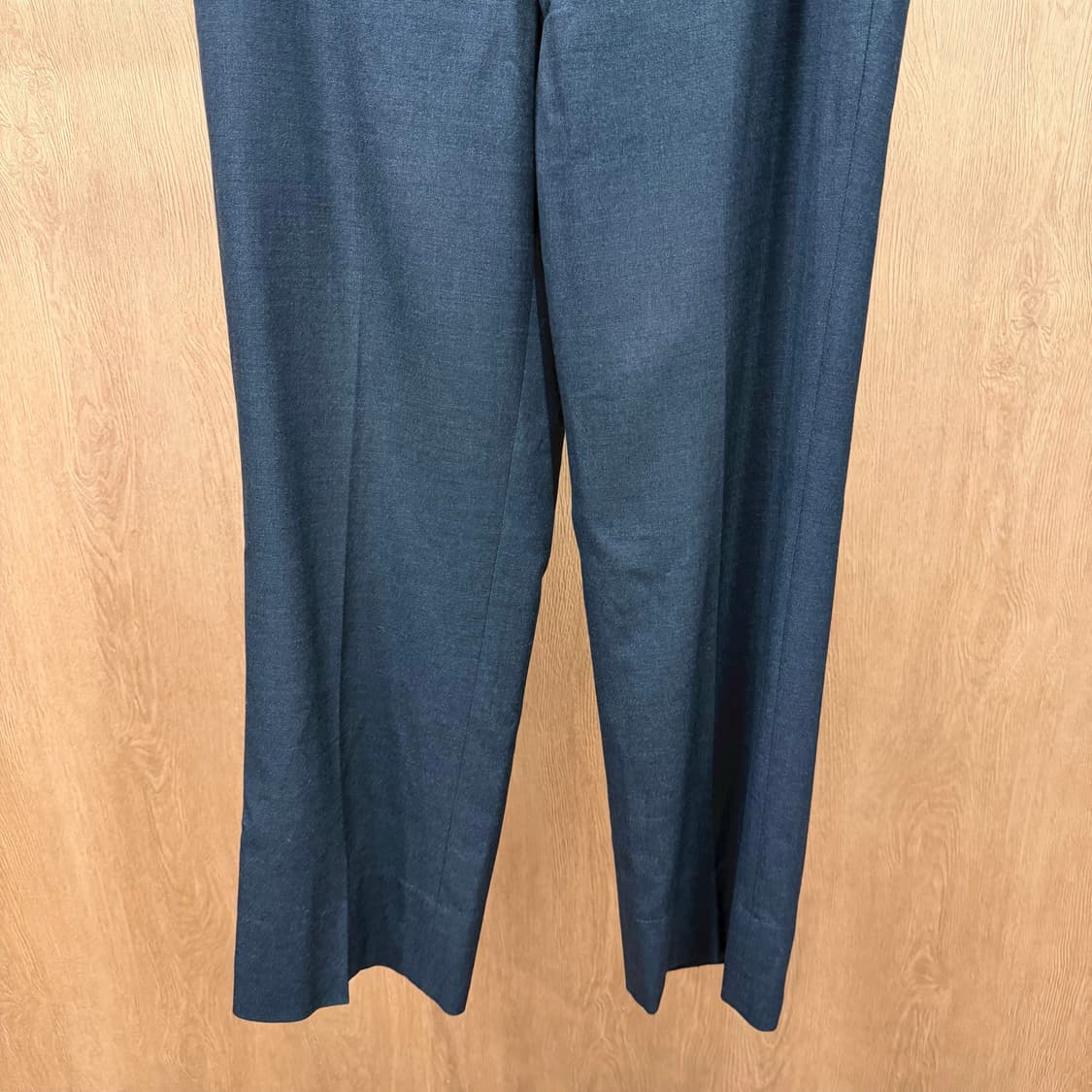 버버리 클래식 테일러드 슬랙스 팬츠 사이드 웰트 포켓 디테일 차콜 그레이 상품이미지5