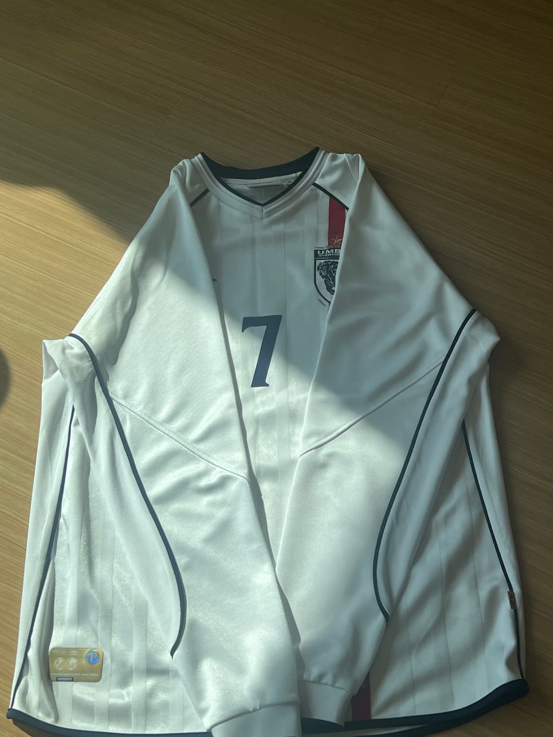 오버더피치 엄브로 100주년 잉글랜드 m사이즈 판매합니다 상품이미지1