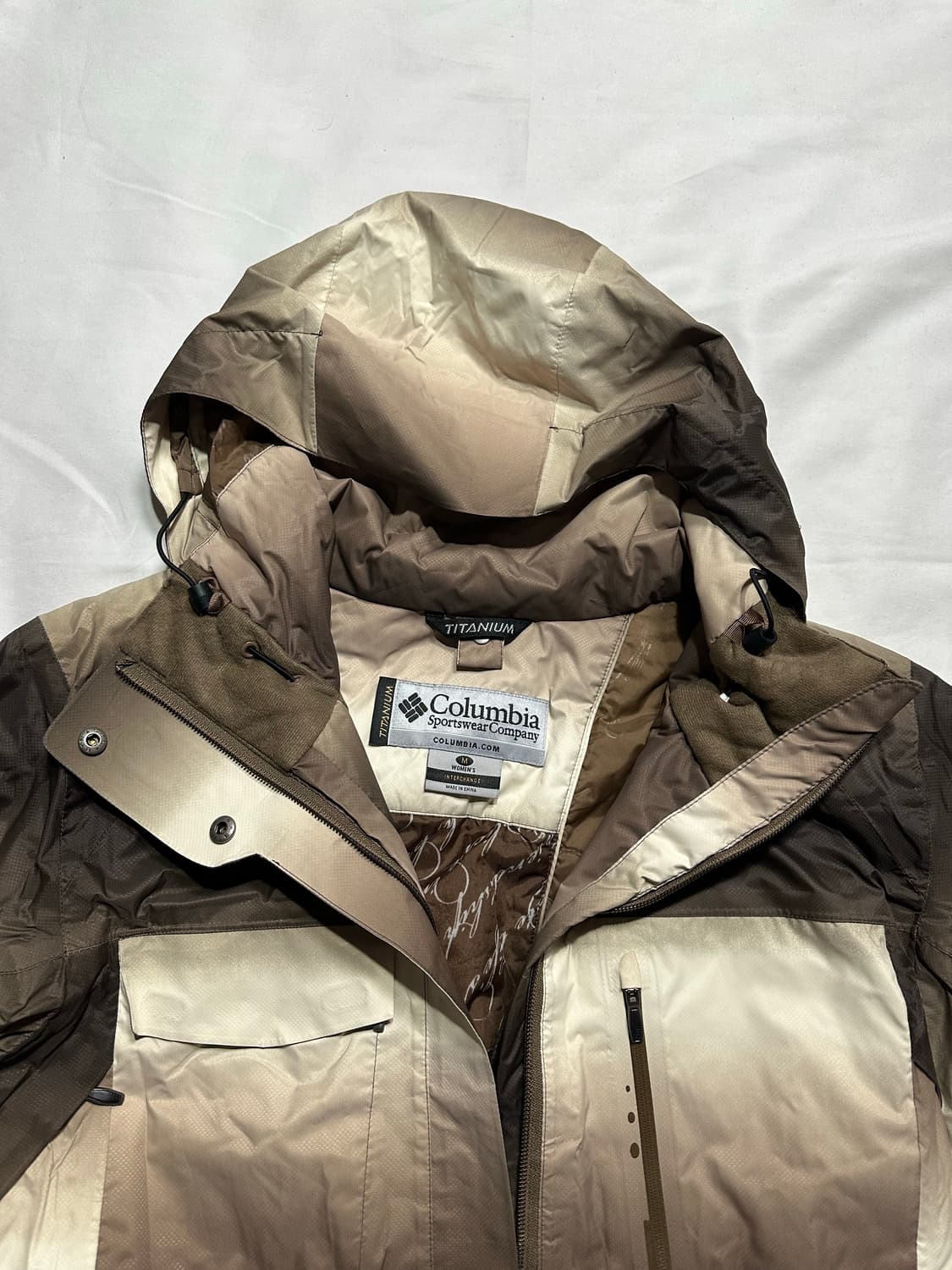 컬럼비아 그라데이션 멀티컬러 바람막이 상품이미지3