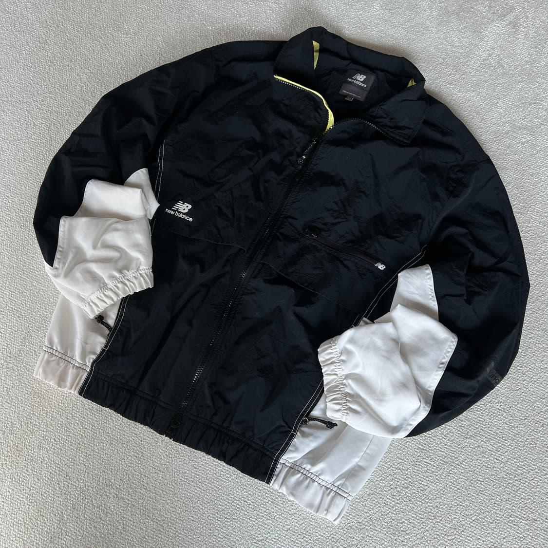 뉴발란스 블랙/화이트 바람막이  자캣 100 상품이미지1