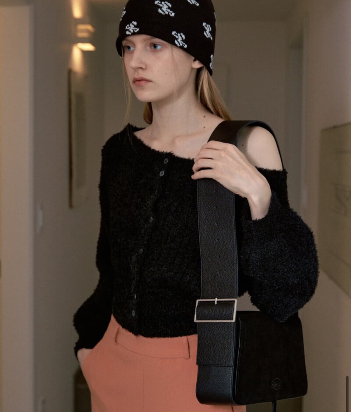 시눈 오프숄더 니트 가디건 feather knit cardigan 블랙 상품이미지3