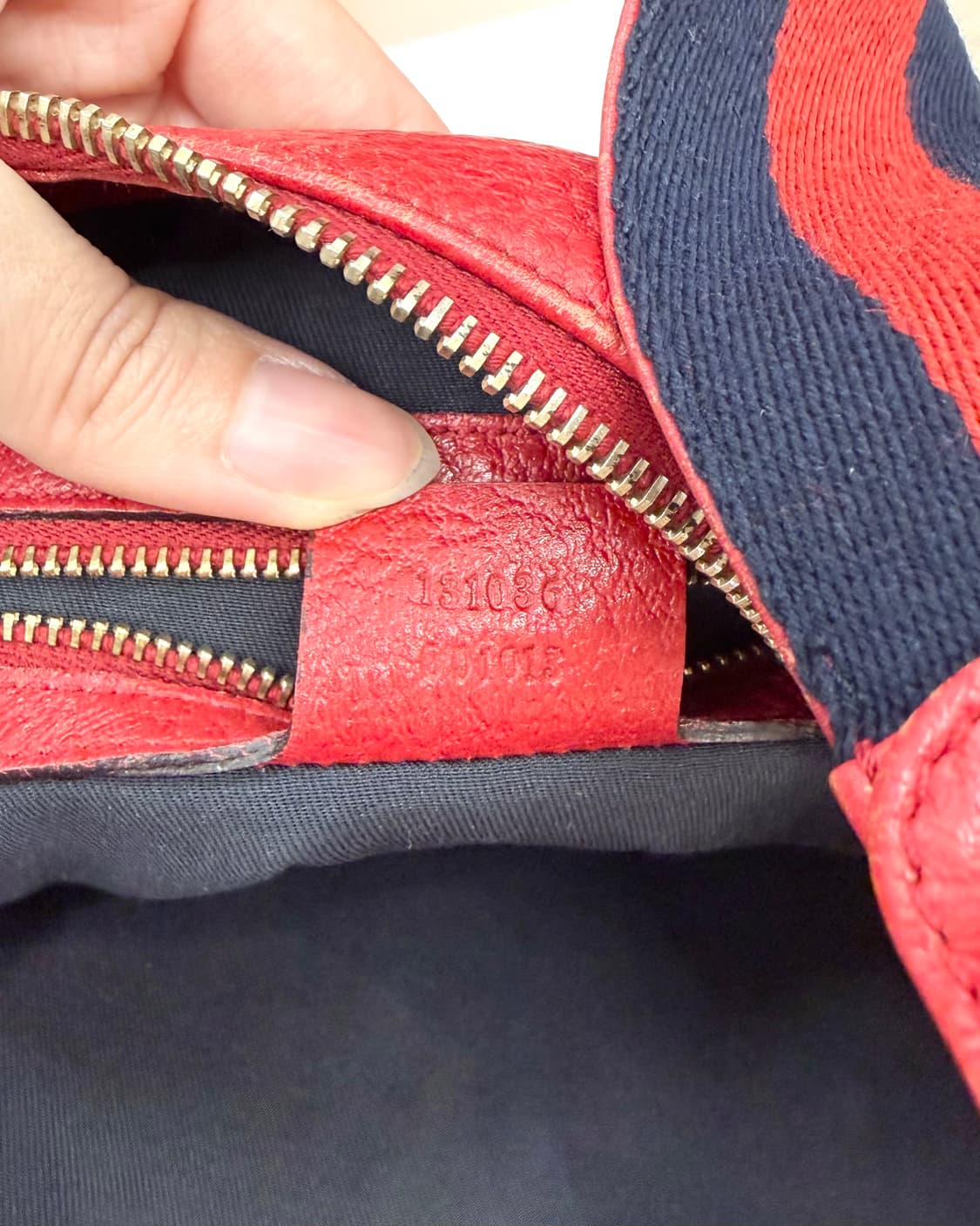 구찌 레드 페블드 하프문 밤부링 호보백 상품이미지8