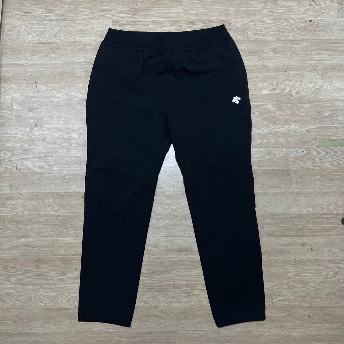 데상트 사이클링 스피릿 마크 로고 트레이닝 트랙팬츠 [블랙] 36 상품이미지1