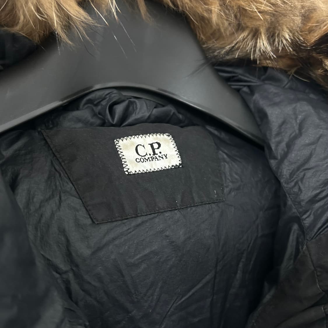 CP 컴퍼니 50FILI 라쿤퍼 구스다운 패딩 상품이미지8