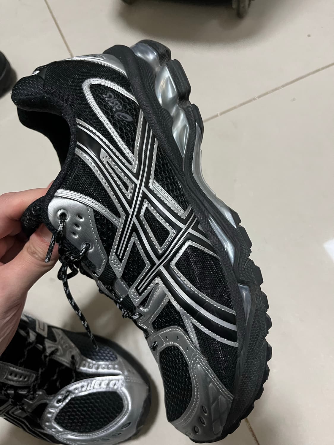 아식스 젤 님버스 10.1 블랙 퓨어 실버 - 한국 한정 상품이미지4