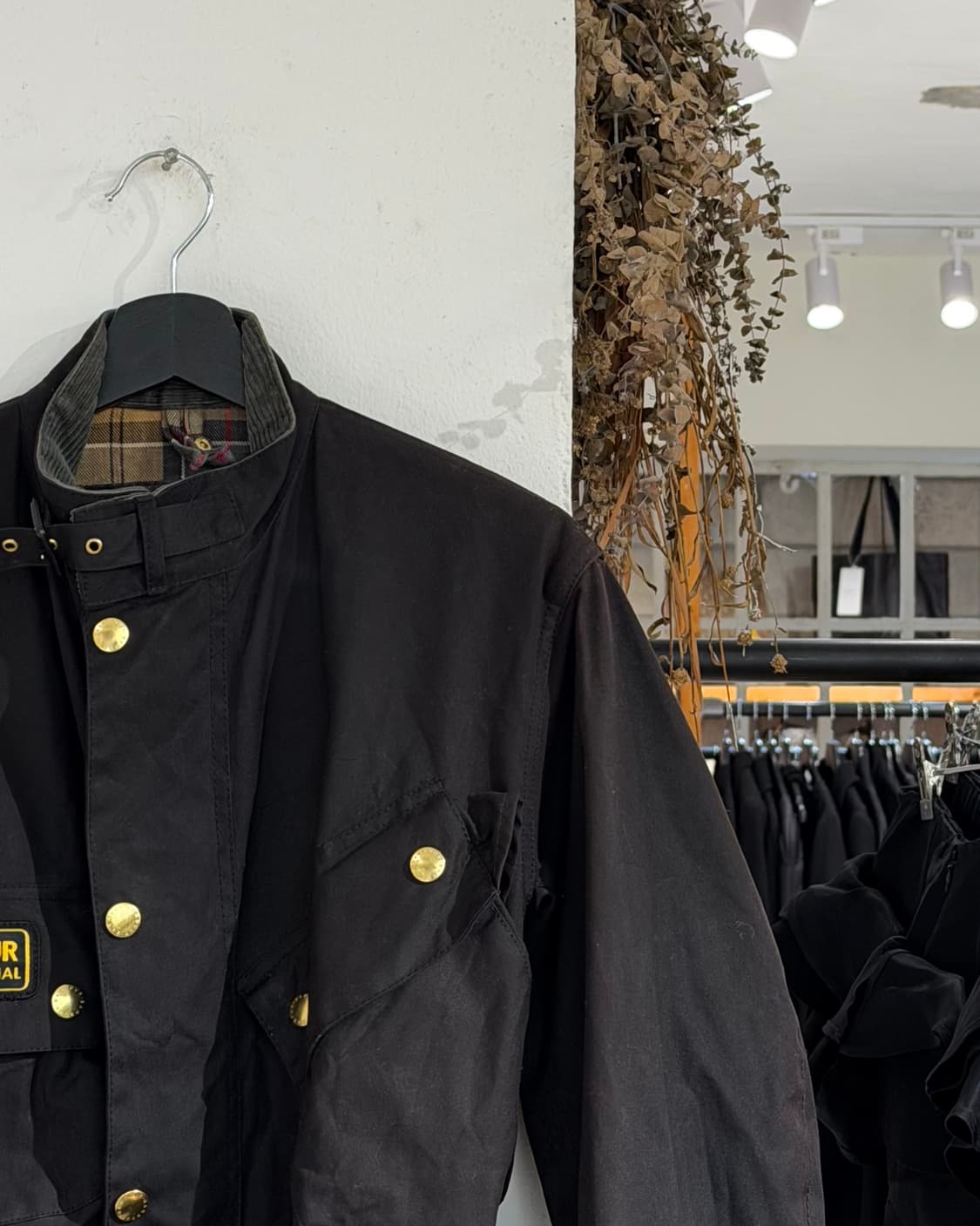 바버 인터내셔널 블랙 하이넥 벨티드 오리지널 왁스 자켓 상품이미지3