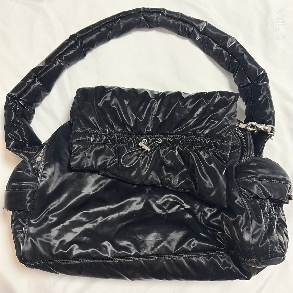 LEEY 셔링 숄더 패딩백 블랙 상품이미지1