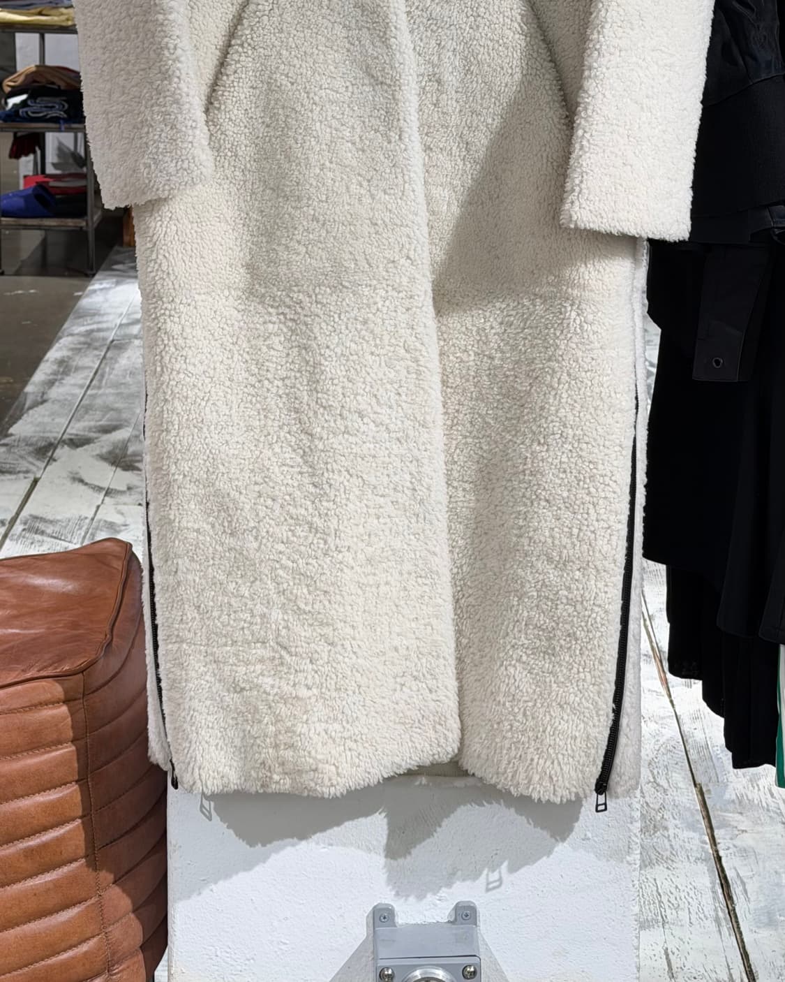 이네스앤마샬 아이보리 노카라 사이드 지퍼 테디 코트 상품이미지5