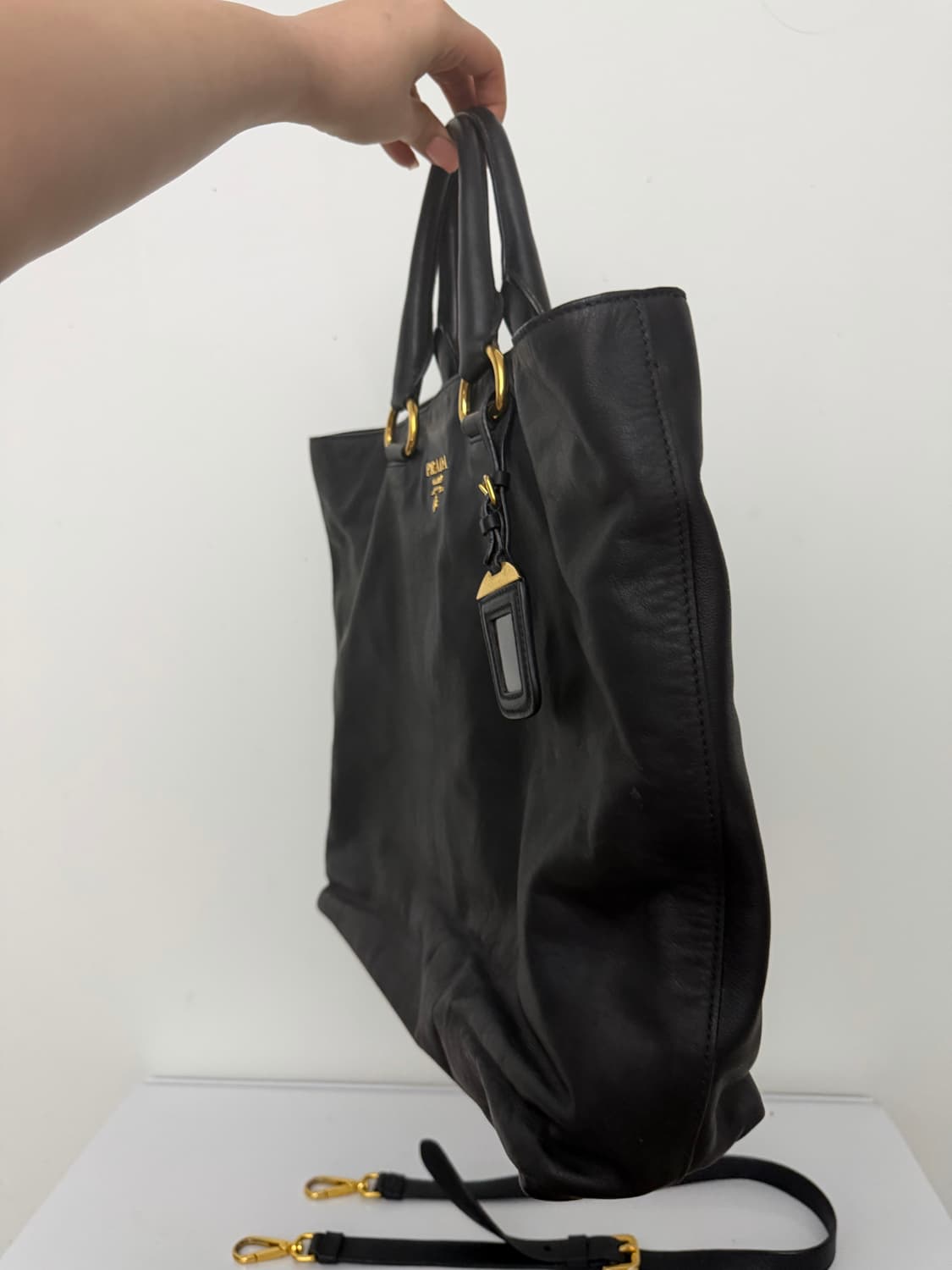 [정품] 프라다 블랙 대학생 토트백  상품이미지3