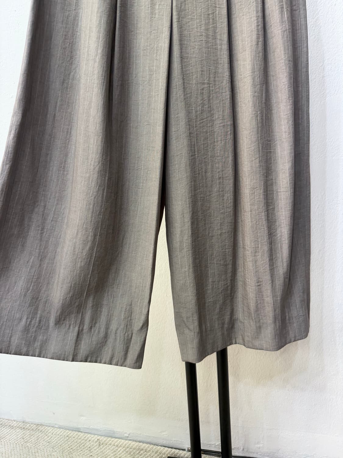 정품) TIME 타임 한섬 20ss 스트라이프 와이드 팬츠 64(26) 상품이미지3