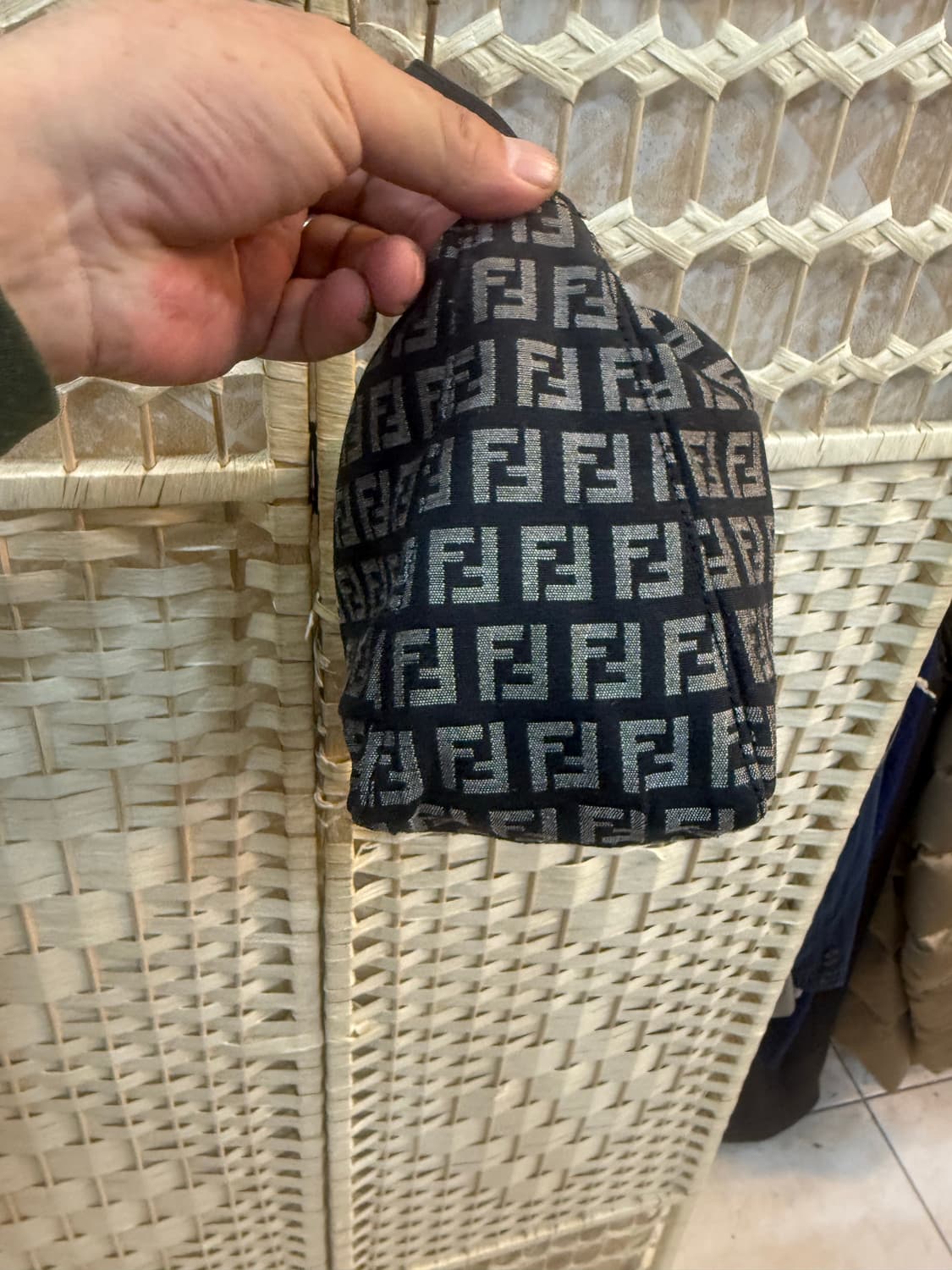 정품 펜디 주카 미니 토트백 팝니다 상품이미지4