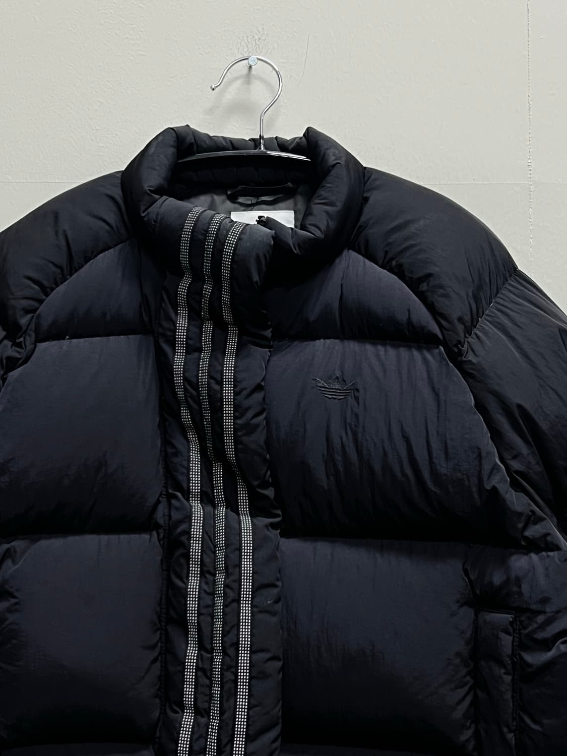 아디다스 쇼트 다운 자켓 블랙 상품이미지3