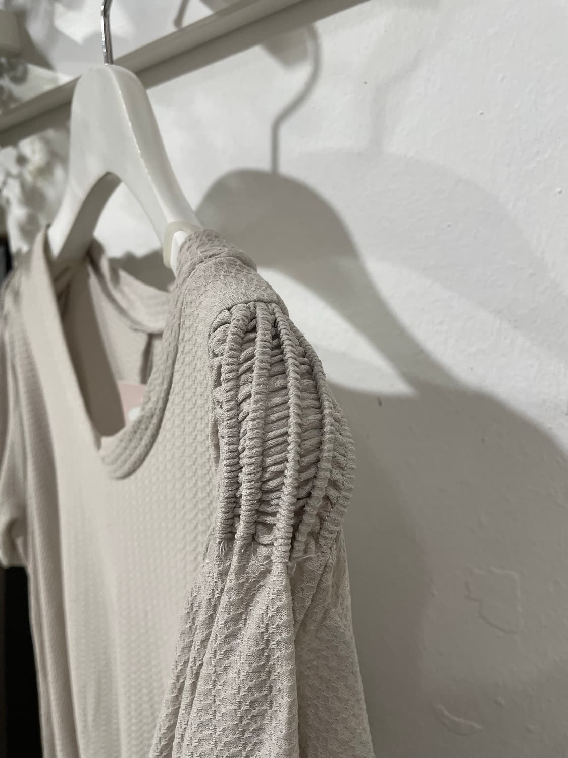 숄더 트위스트 포인트 원피스 상품이미지6