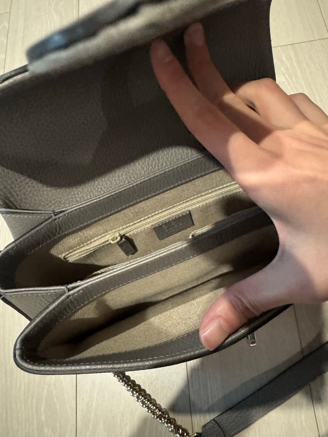 구찌 인터로킹 체인백 스몰 그레이 상품이미지2