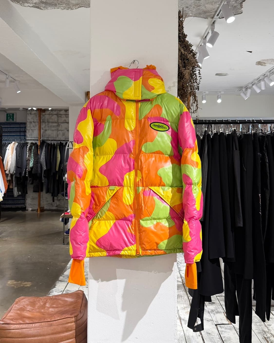 아디다스 x 제레미 스캇 네온 카모 패딩 상품이미지1