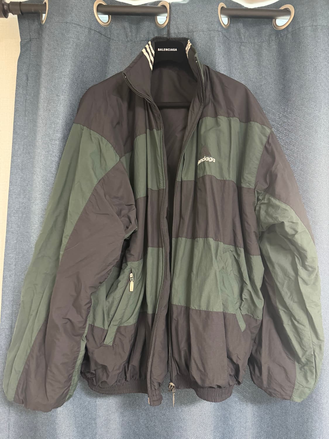 2size) 발렌시아가 x 아디다스 리버시블 패딩 자켓 그린 상품이미지4