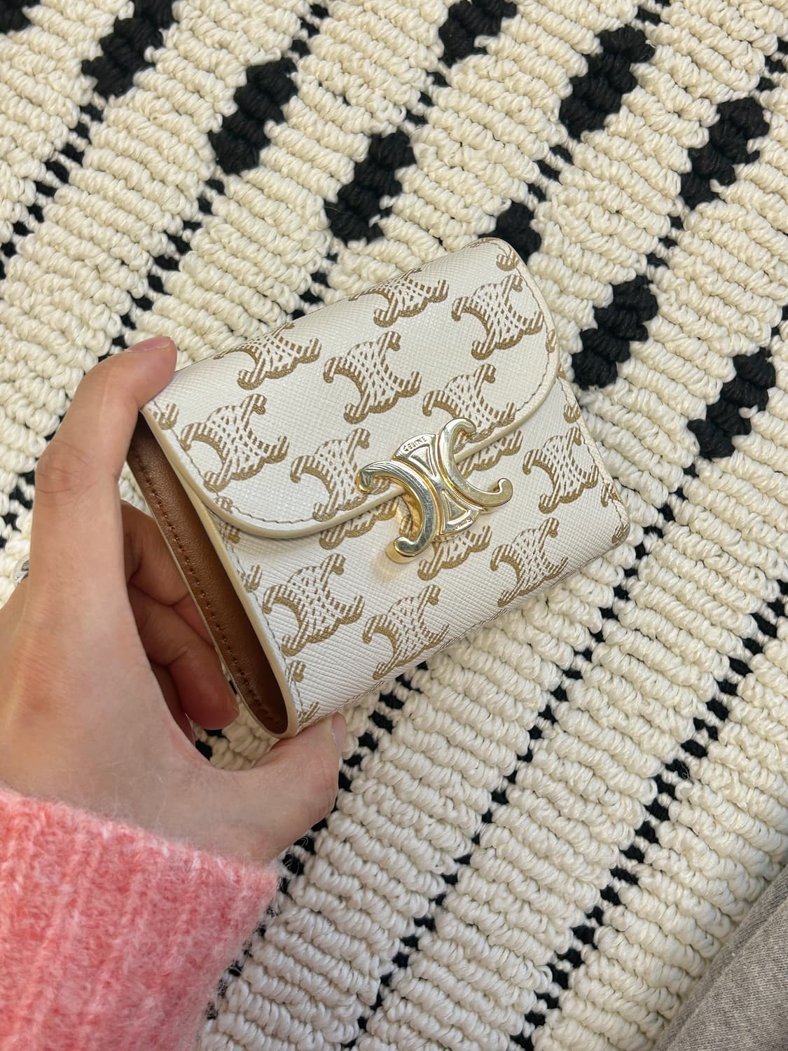 (풀구성 정품) 셀린느 트리옹프 캔버스 플랩 반지갑 상품이미지1