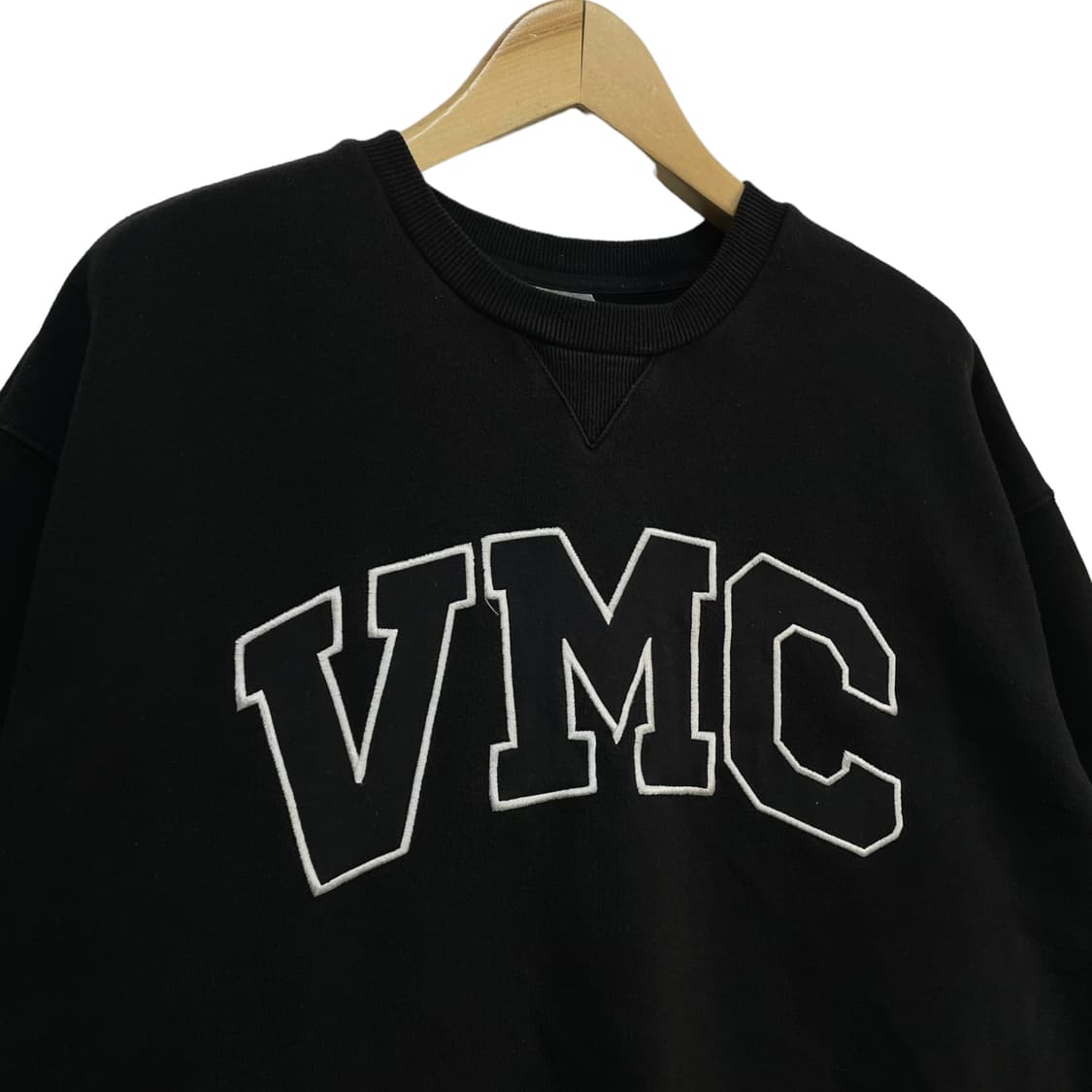 VMC 굿즈 스펠 로고 맨투맨 블랙 상품이미지2