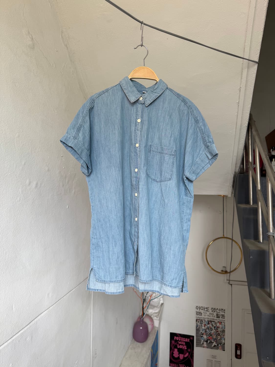 워싱 데님 롤업 반팔 셔츠 상품이미지1