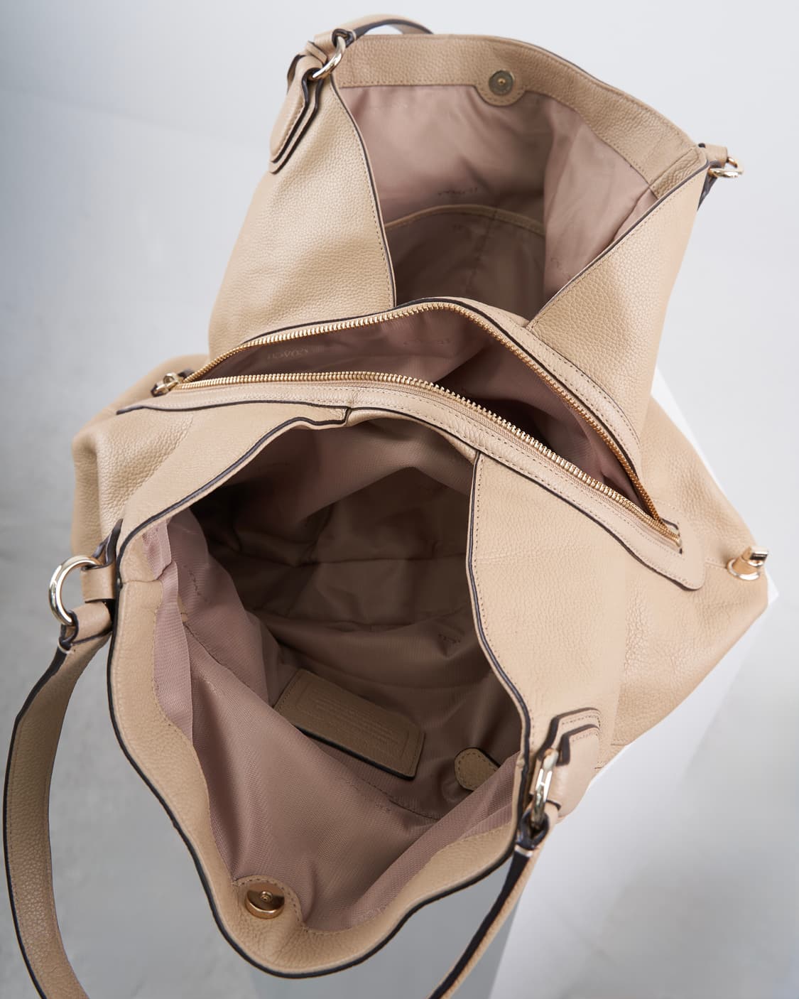 Coach 에디 페이블 레더 숄더백 상품이미지5