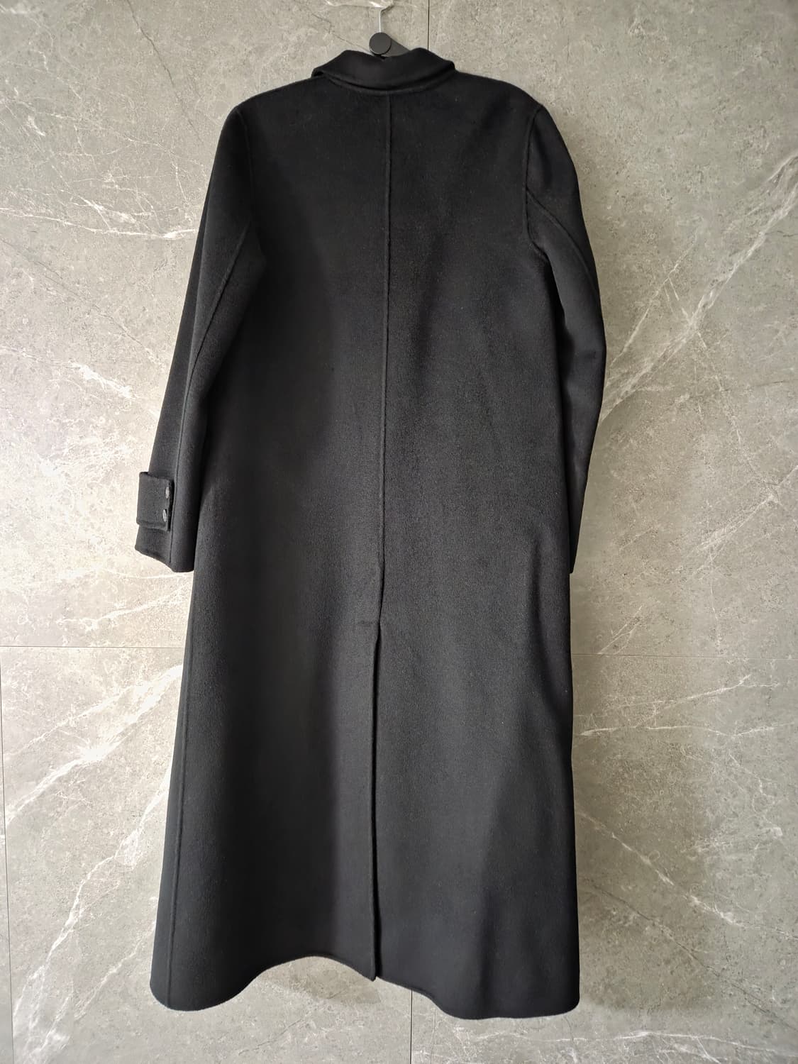 핸드메이드 롱 코트
울 캐시미어 블랙.

M. 상품이미지3