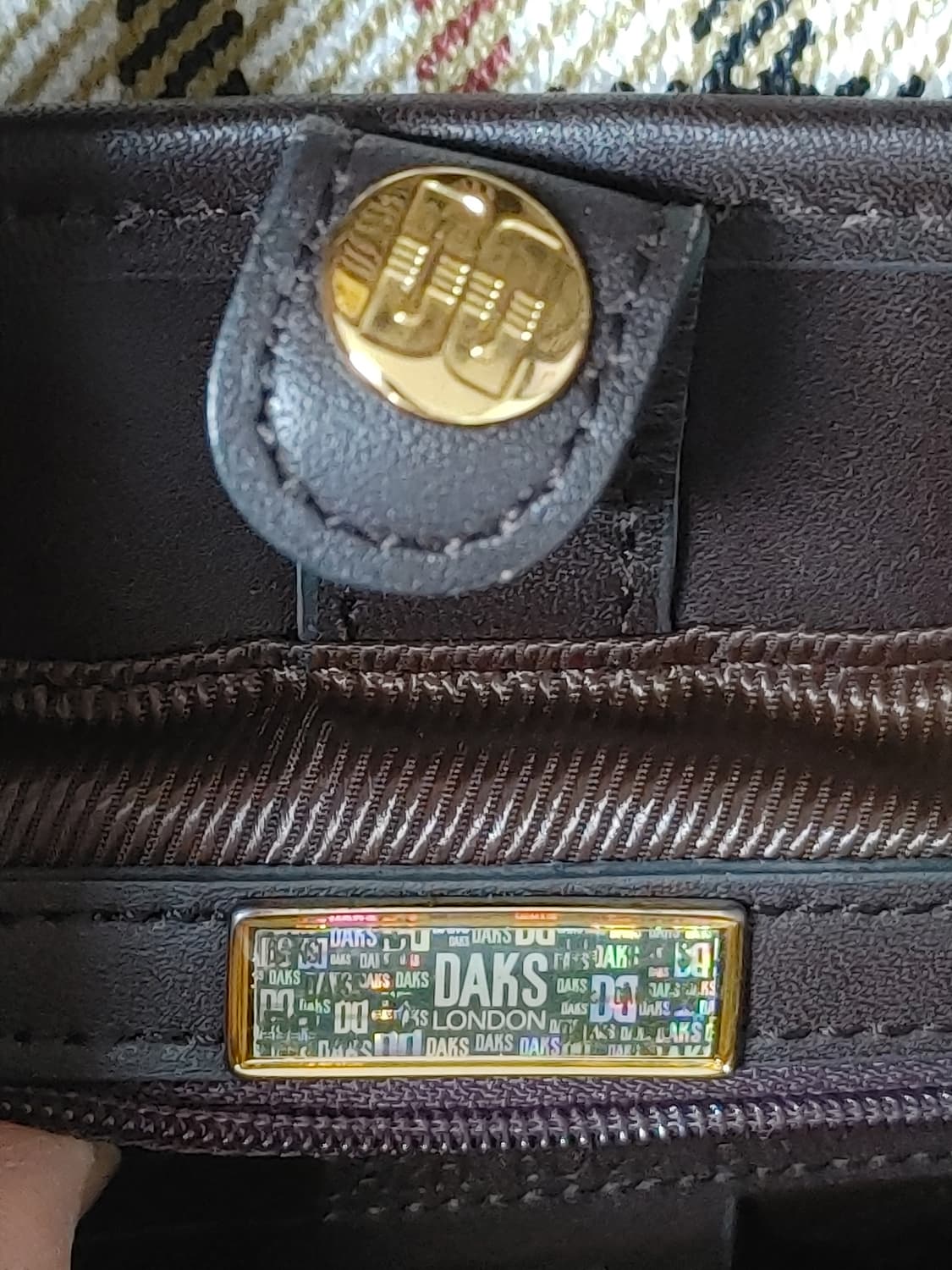 DAKS 닥스 소가죽배색 체크무늬 금장장식 토트백 상품이미지7