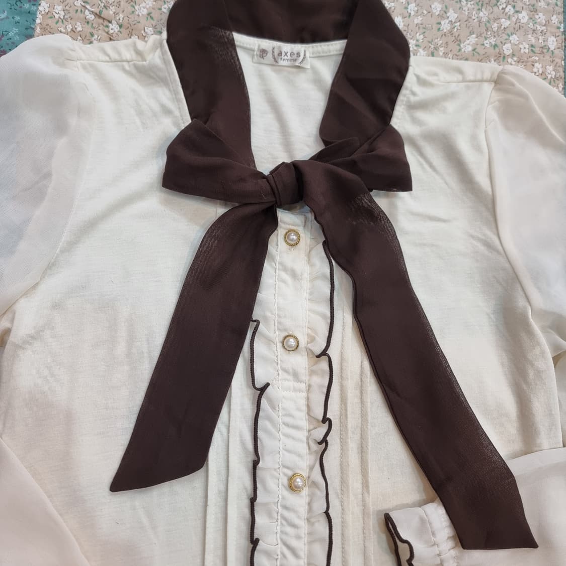 axes femme 브라운 리본 프릴 블라우스 상품이미지2
