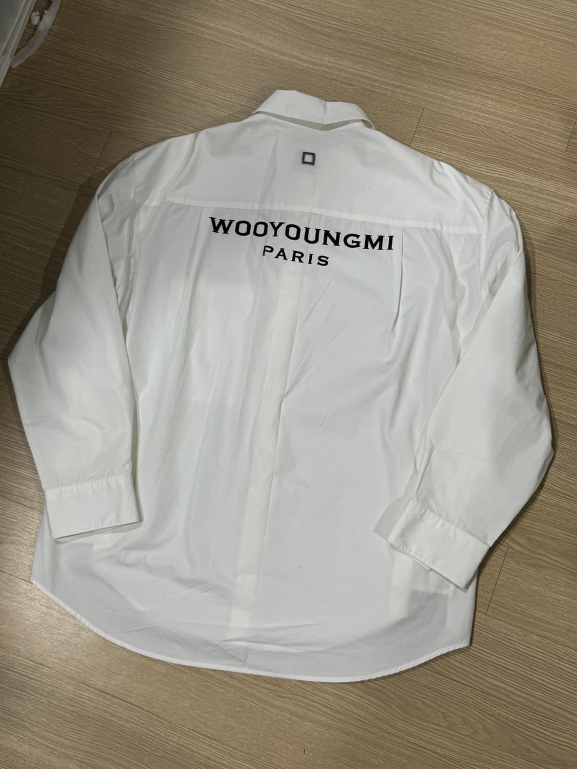 [50] 우영미 22FW 백로고 셔츠 화이트 상품이미지1