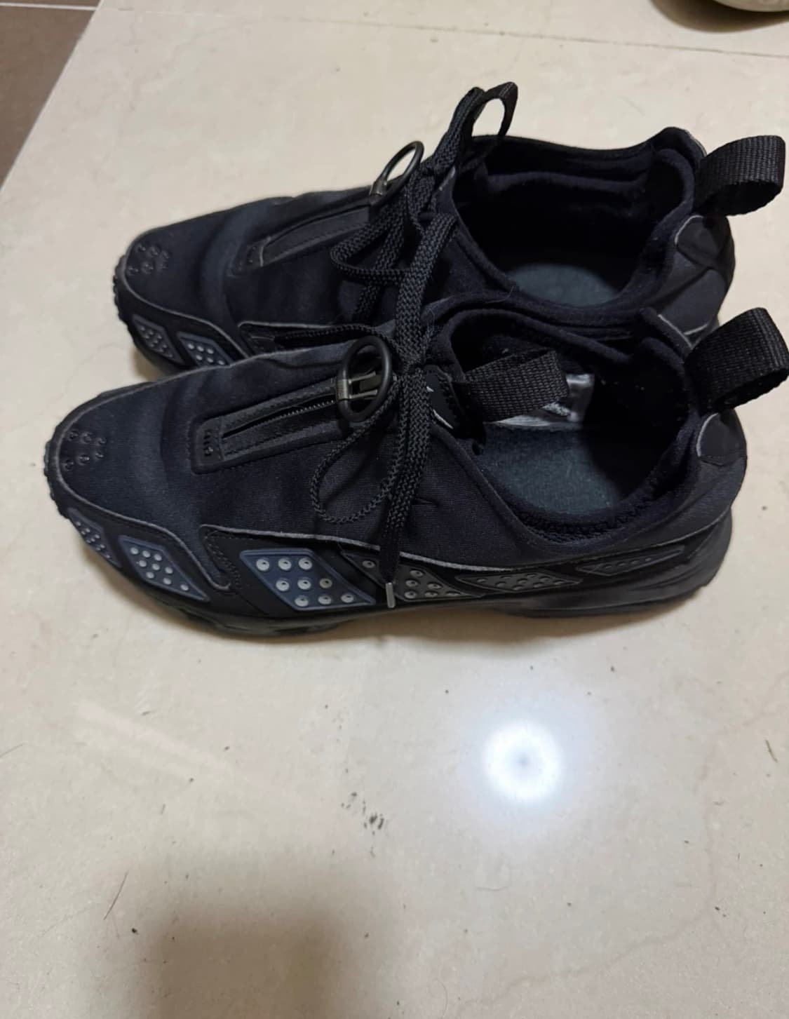 나이키 에어맥스 SNDR 블랙 앤 실버 상품이미지4