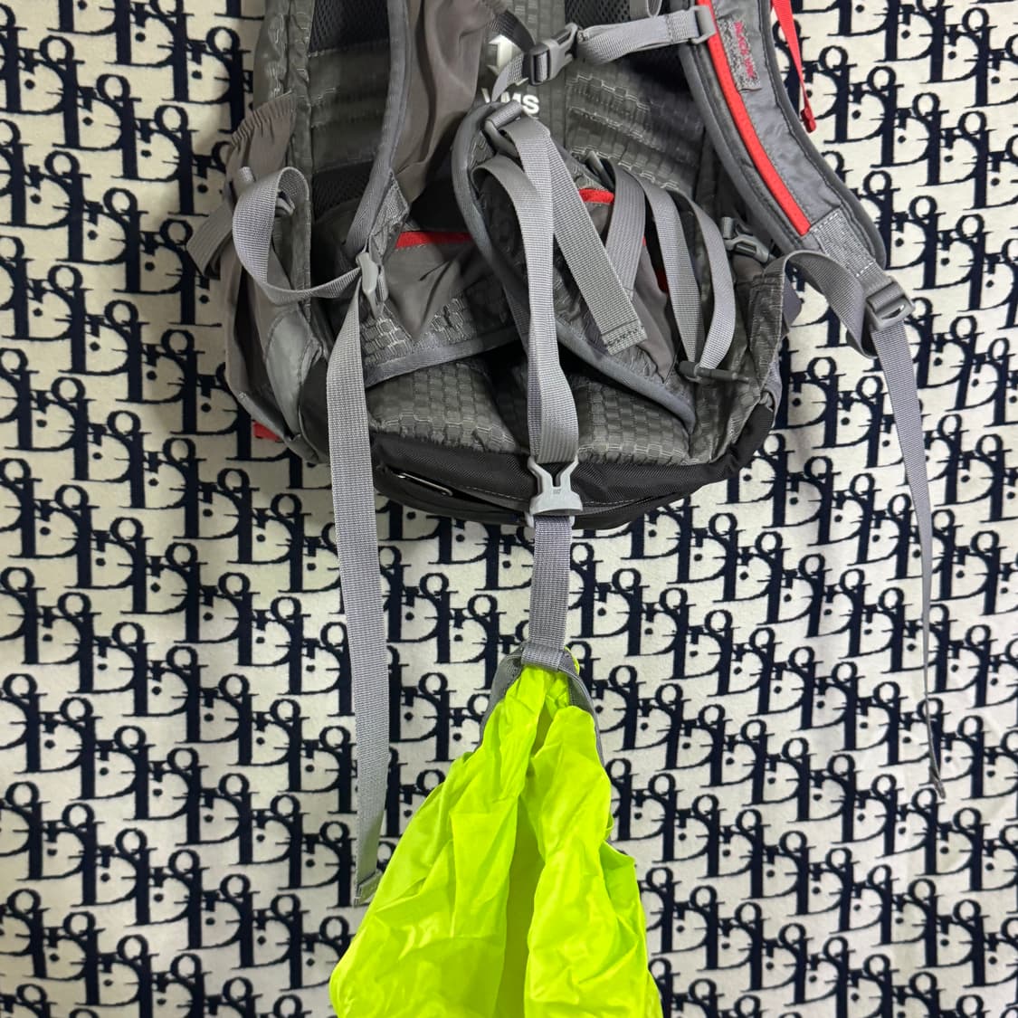 블랙야크 캐치업 28L 등산 배낭 그레이/레드 상품이미지8