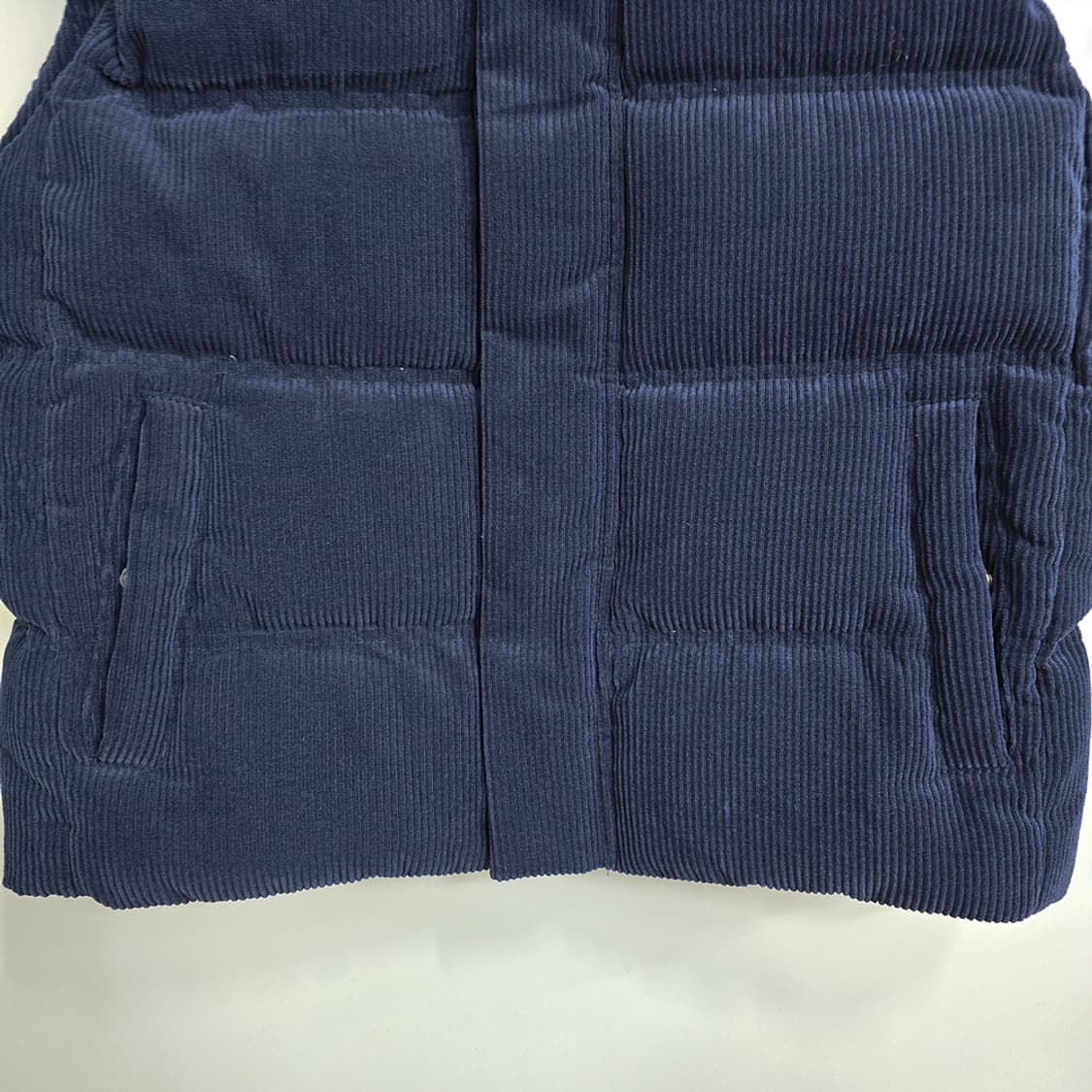 게스(GUESS) 코듀로이 덕다운 패딩 베스트 네이비 L 상품이미지3