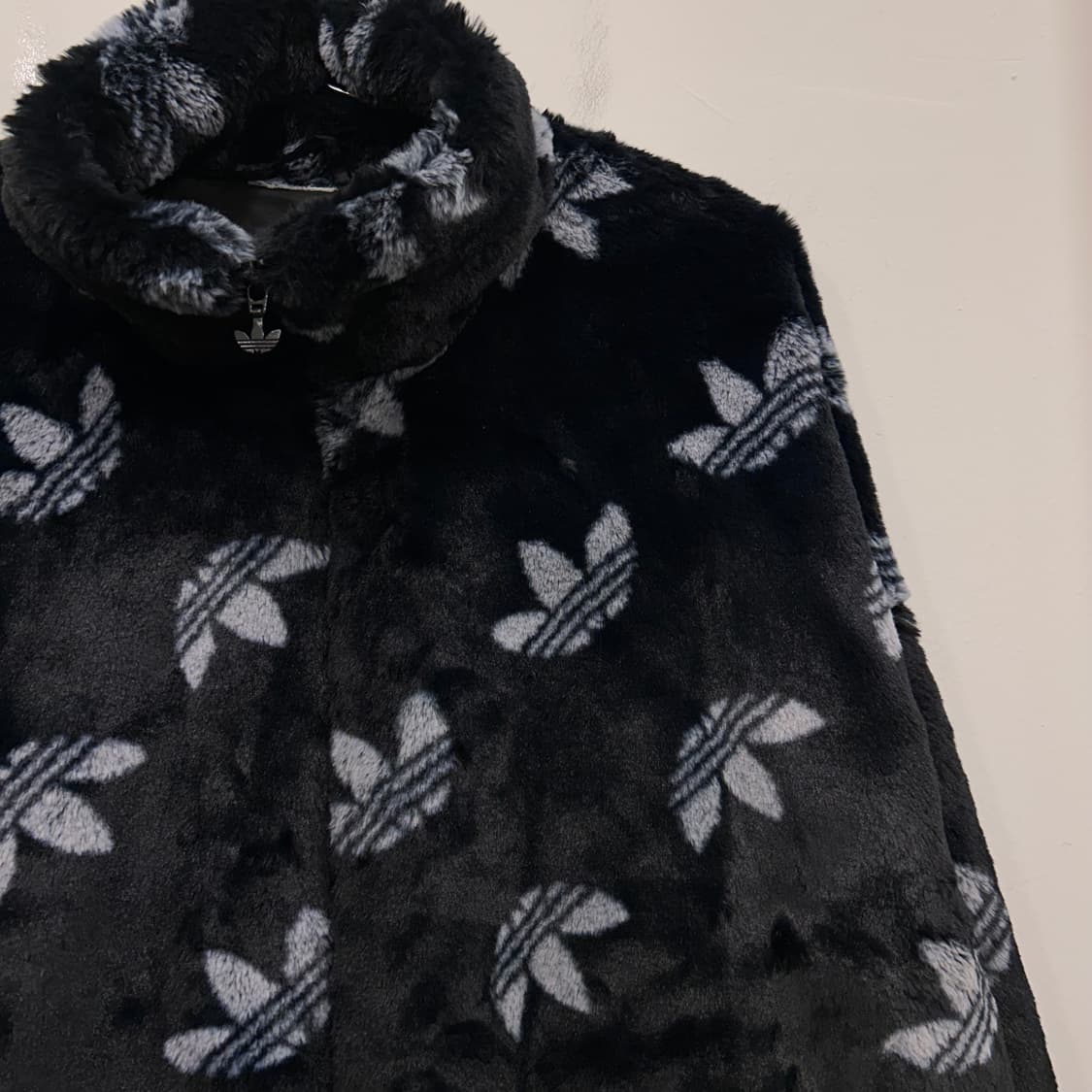 아디다스 오리지널 모노그램 플리스 퍼 자켓 상품이미지1