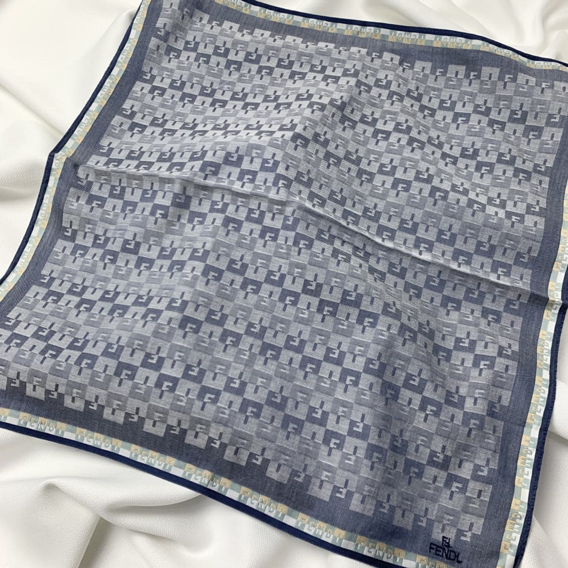 [정품] Fendi 펜디 패턴 빈티지 쁘띠스카프 손수건 상품이미지1