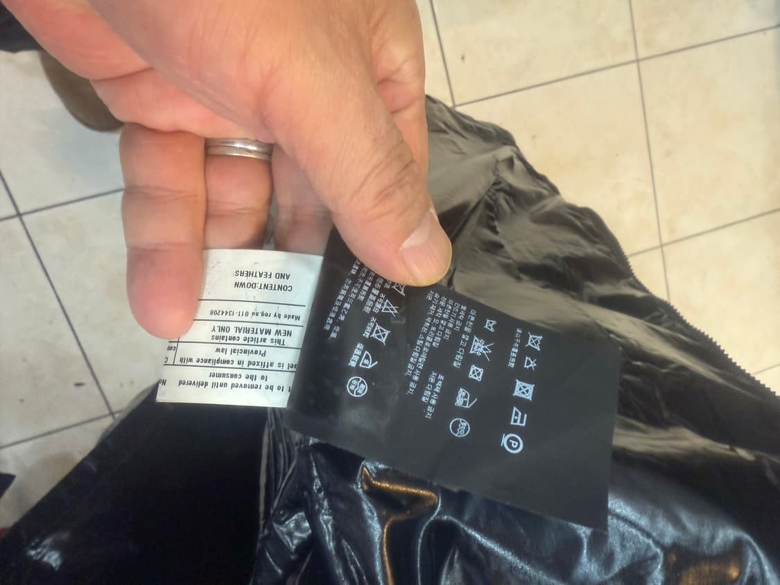 40/55 정품프라다 나일론 유광패딩 팝니다 상품이미지5