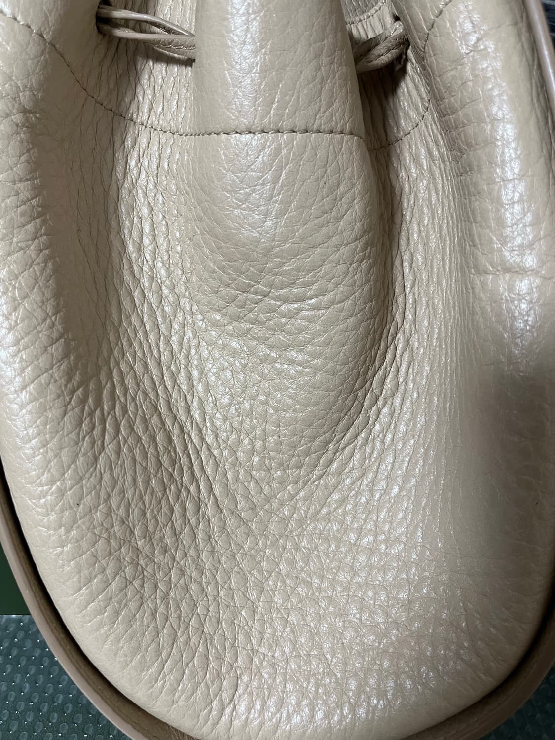 The Row 더로우 드로스트링 백 베이지 색상 상품이미지2