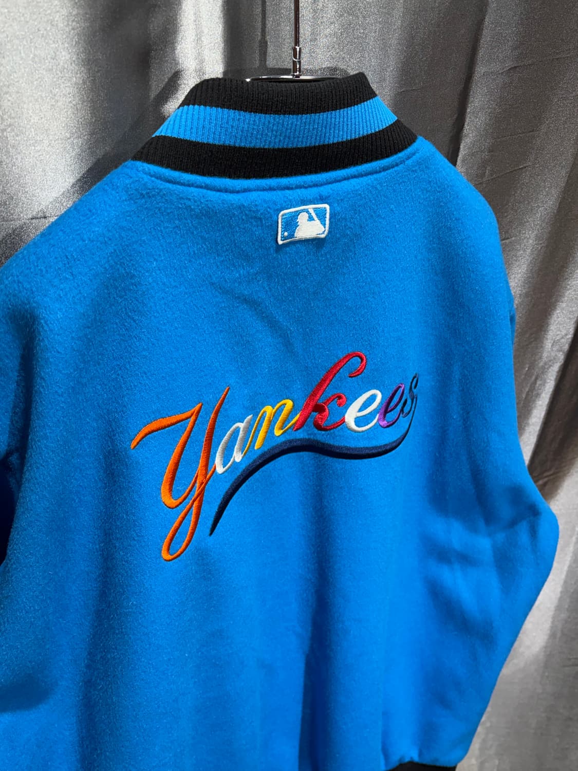 L MLB 뉴욕양키스 컬러 빅로고 라이트블루 울 바시티 상품이미지5